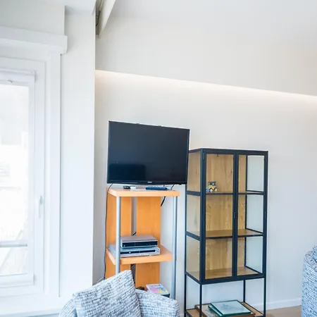 Flat In Center With Sea View, Cleaning Included Apartment *
