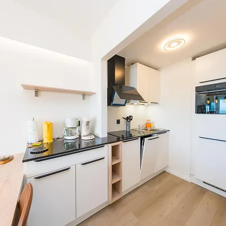 Flat In Center With Sea View, Cleaning Included Apartment