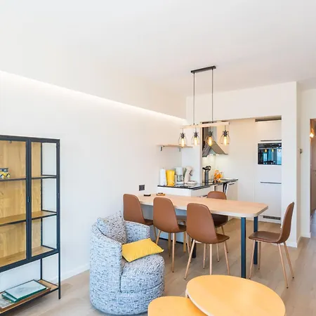 Flat In Center With Sea View, Cleaning Included Apartment *